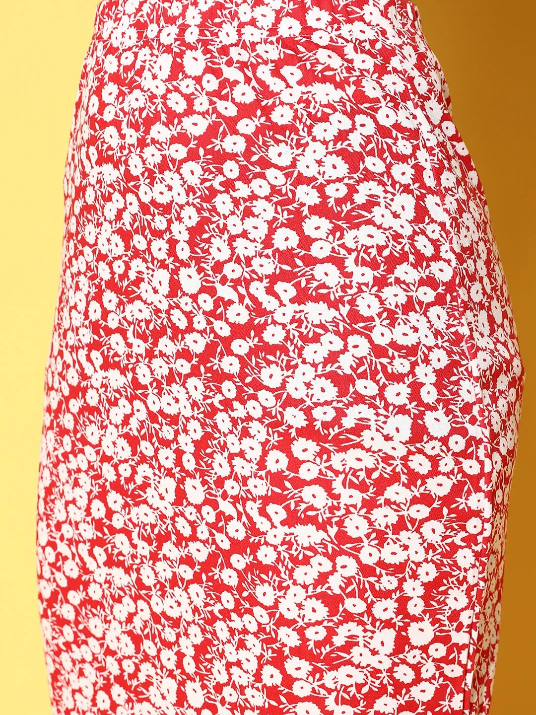 Berrylush Women Red & White Floral Printed Slip-On Straight Hem Pencil Midi Skirt