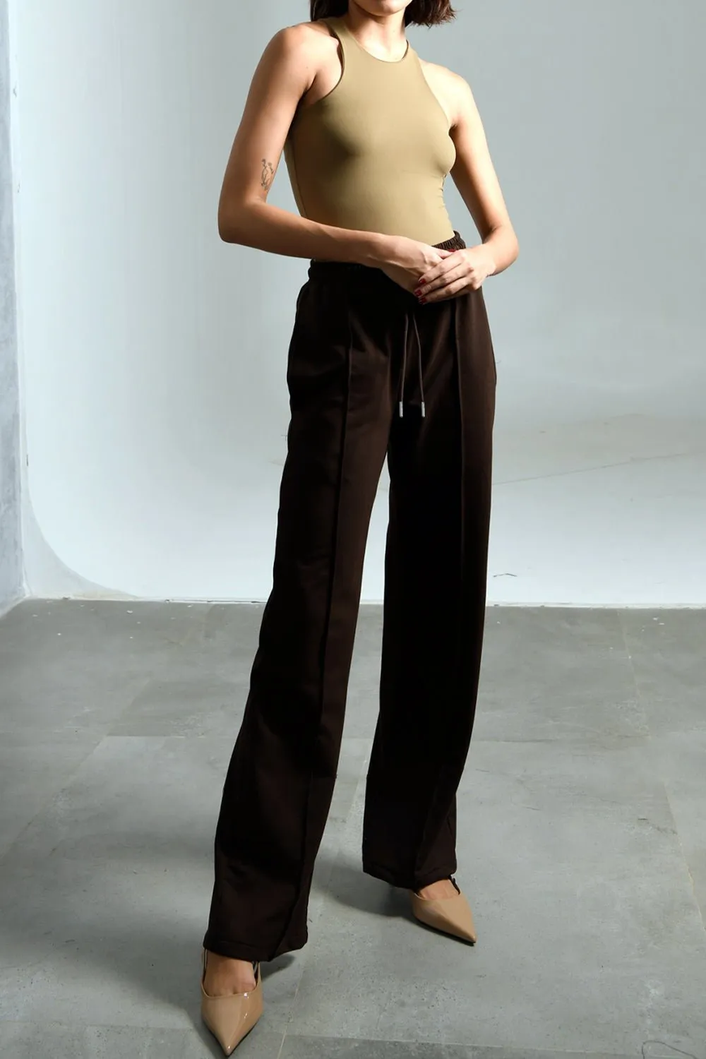 Nutmeg Pleated Sweatpants